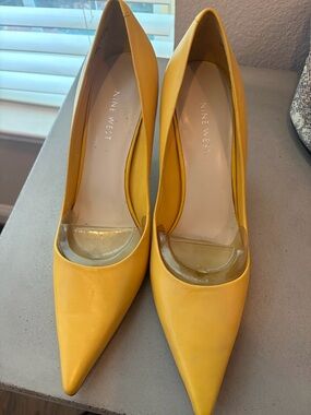 Nine West Yellow Pointed-Toe Leather Pumps